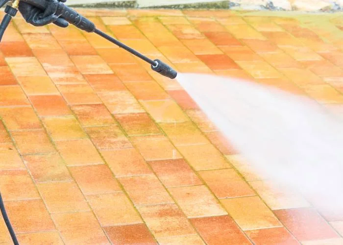 pressure cleaning in Caloundra
